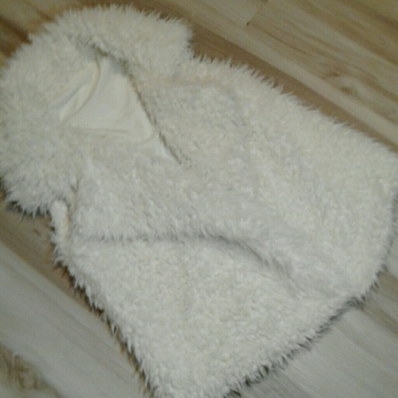 Shaggy faux fur vest - Picture 3 of 3